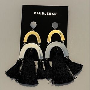 Arches & tassels statement earrings - black